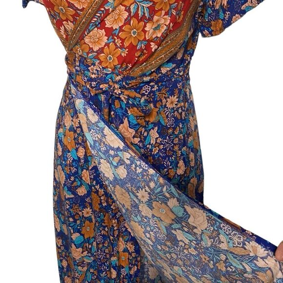 PRETTY GARDEN Floral Lightweight Wrap Deep V Dress - Picture 7 of 9